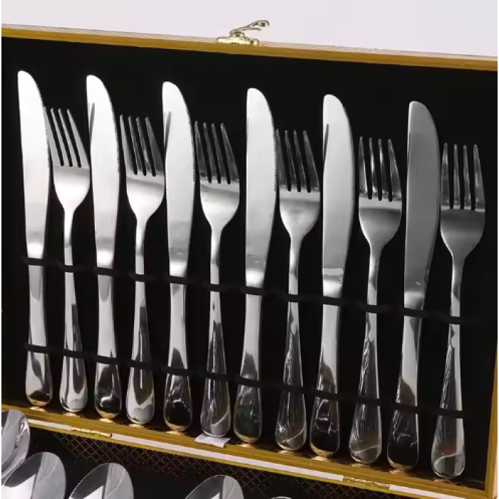 Complete set of stainless steel cutlery and cutlery